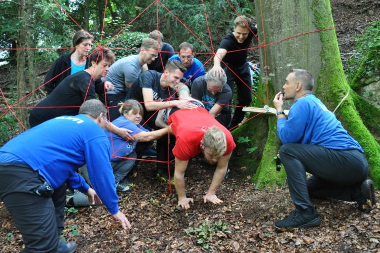 Teamworkübung Spinnennetz im Wald am lifeenergy 4 - 2019