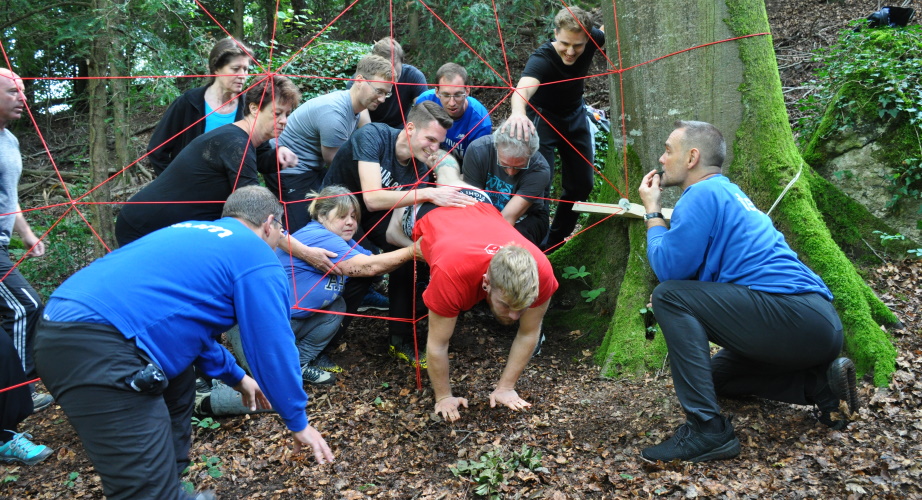 Teamworkübung Spinnennetz im Wald am lifeenergy 4 – 2019